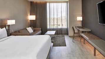 Premium bedding, in-room safe, desk, laptop workspace