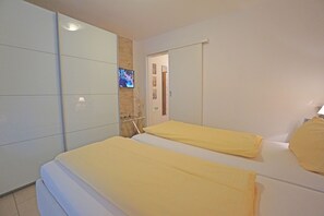 Unclassified image, 5 of 24, button