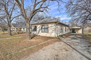 Exterior - 4 Miles to Lake Jacksboro: Cozy Texas Cottage (Jacksboro)