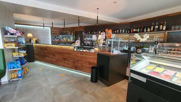 Bar (in der Unterkunft)