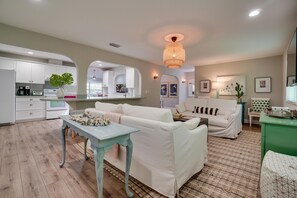 TV, ping pong - Golf Cart - Coconut Cove by SeaBreeze Vacation (Anna Maria)