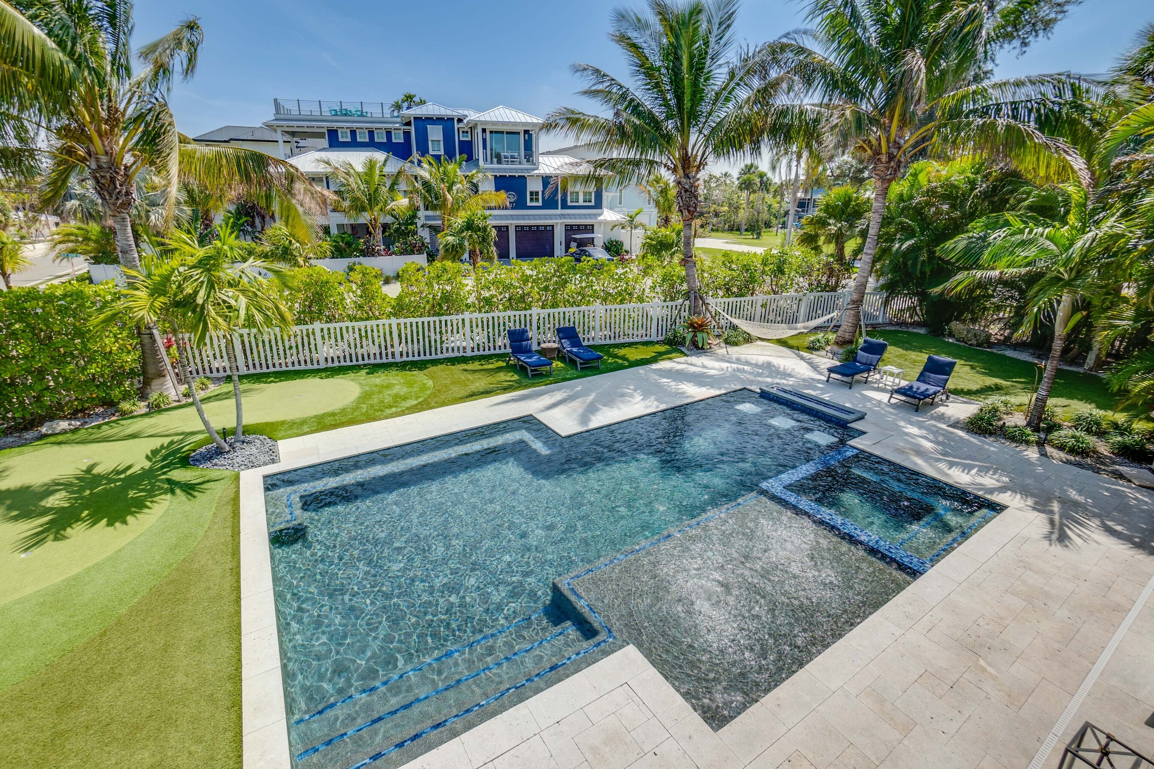 Een verwarmd zwembad