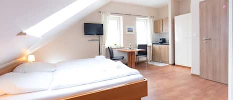 2 bedrooms, desk, free WiFi, bed sheets