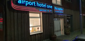Front of property - Airport Hotel One (Sylt)