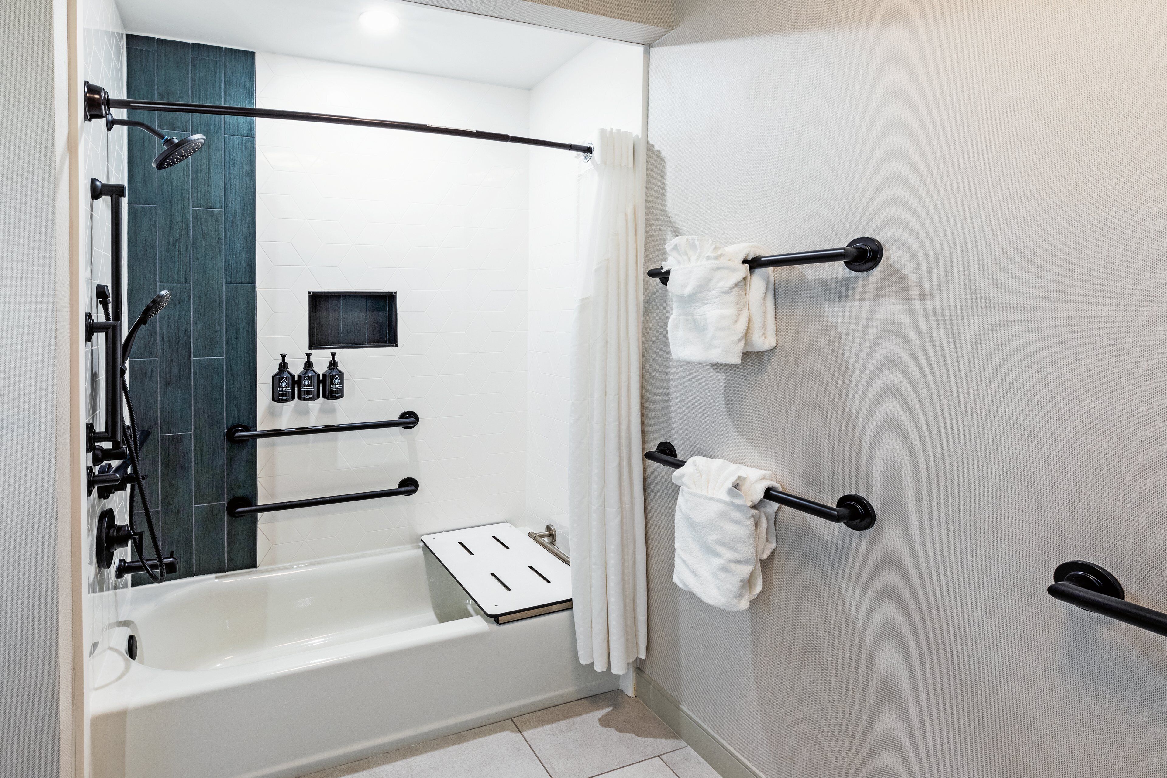 1 chambre, bureau, rideaux occultants, fer et planche à repasser