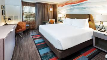 1 kamar tidur, meja kerja, tirai kedap cahaya, dan setrika/meja setrika
