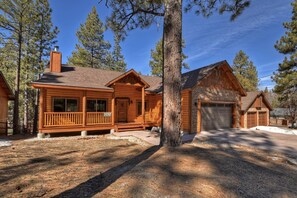 Exterior - Luxury NEWLY Built Single Story Log Cabin! 4 BR 3 Bath! Highly Desired Fox Farm Location! GAME TABLE! Short Drive to Resorts, Lake, and Big Bear Village! (Big Bear Lake)