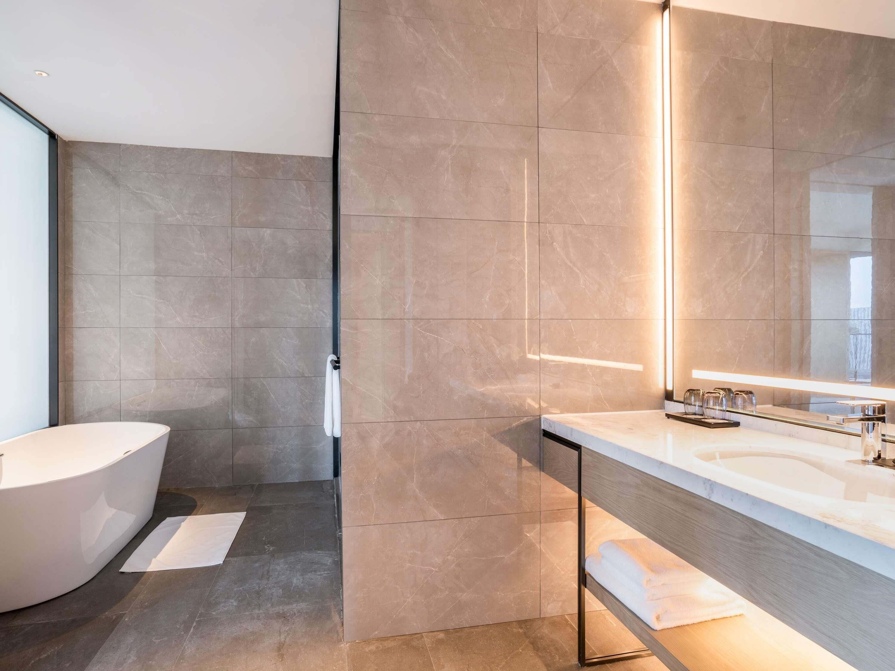 Down duvets, in-room safe, desk, laptop workspace