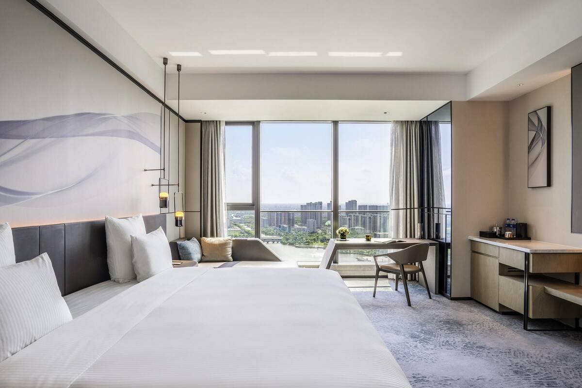 1 bedroom, down duvets, in-room safe, desk