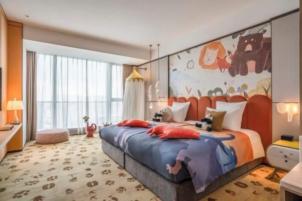 1 bedroom, down duvets, in-room safe, desk