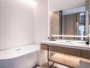 Bañera y ducha independientes y artículos de higiene personal ecológicos