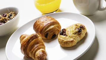 Petit déjeuner buffet servi tous les jours en supplément