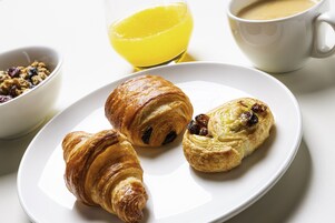 Desayuno buffet todos los días (con cargo)