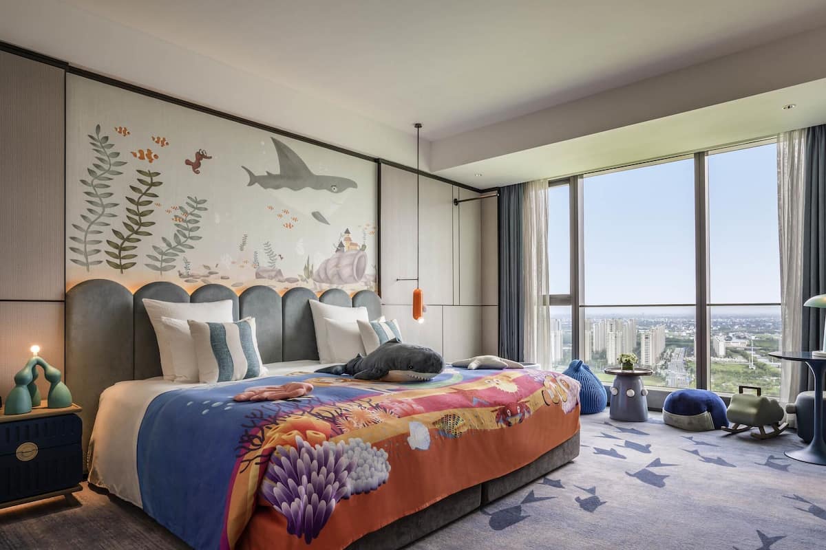 Deluxe Room, 1 King Bed (Premium Family, High Floor) | Down duvets, in-room safe, desk, laptop workspace