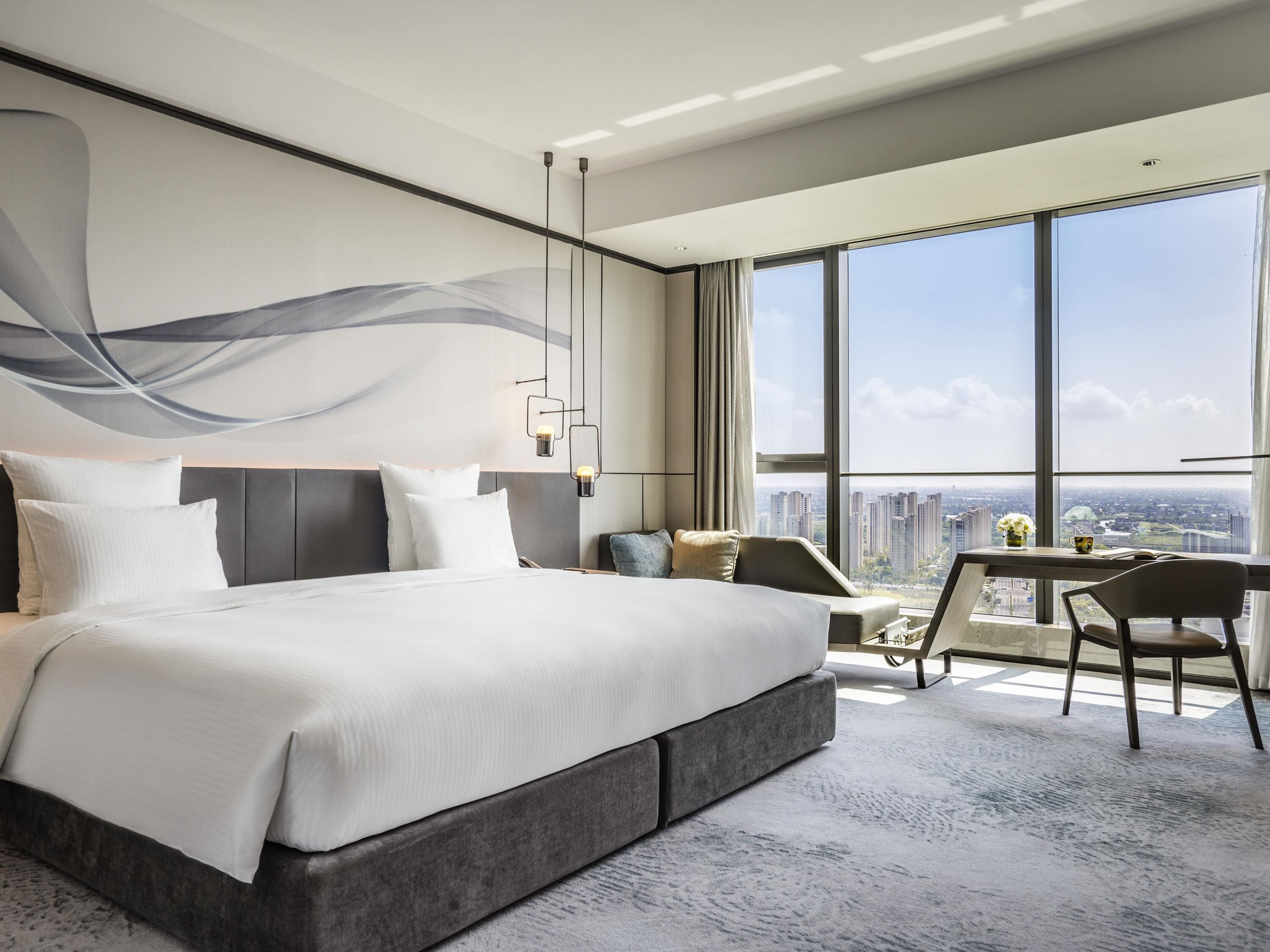 ห้องดีลักซ์, เตียงคิงไซส์ 1 เตียง, วิวทะเลสาบ (Premium) | ผ้านวมขนเป็ด, ตู้นิรภัยในห้องพัก, โต๊ะทำงาน, พื้นที่ทำงานแบบใช้แล็ปท็อป