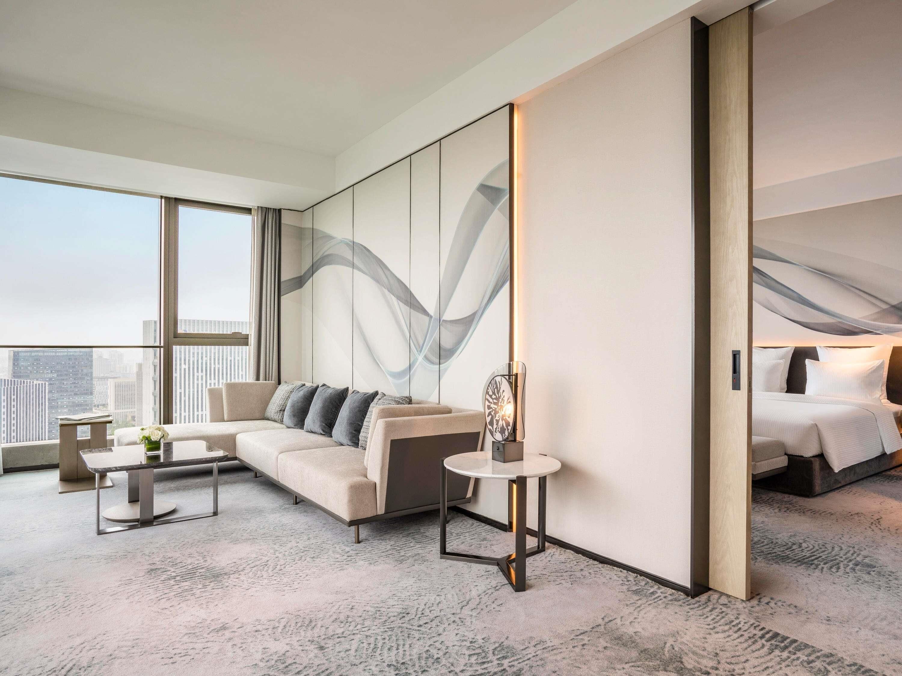 Down duvets, in-room safe, desk, laptop workspace