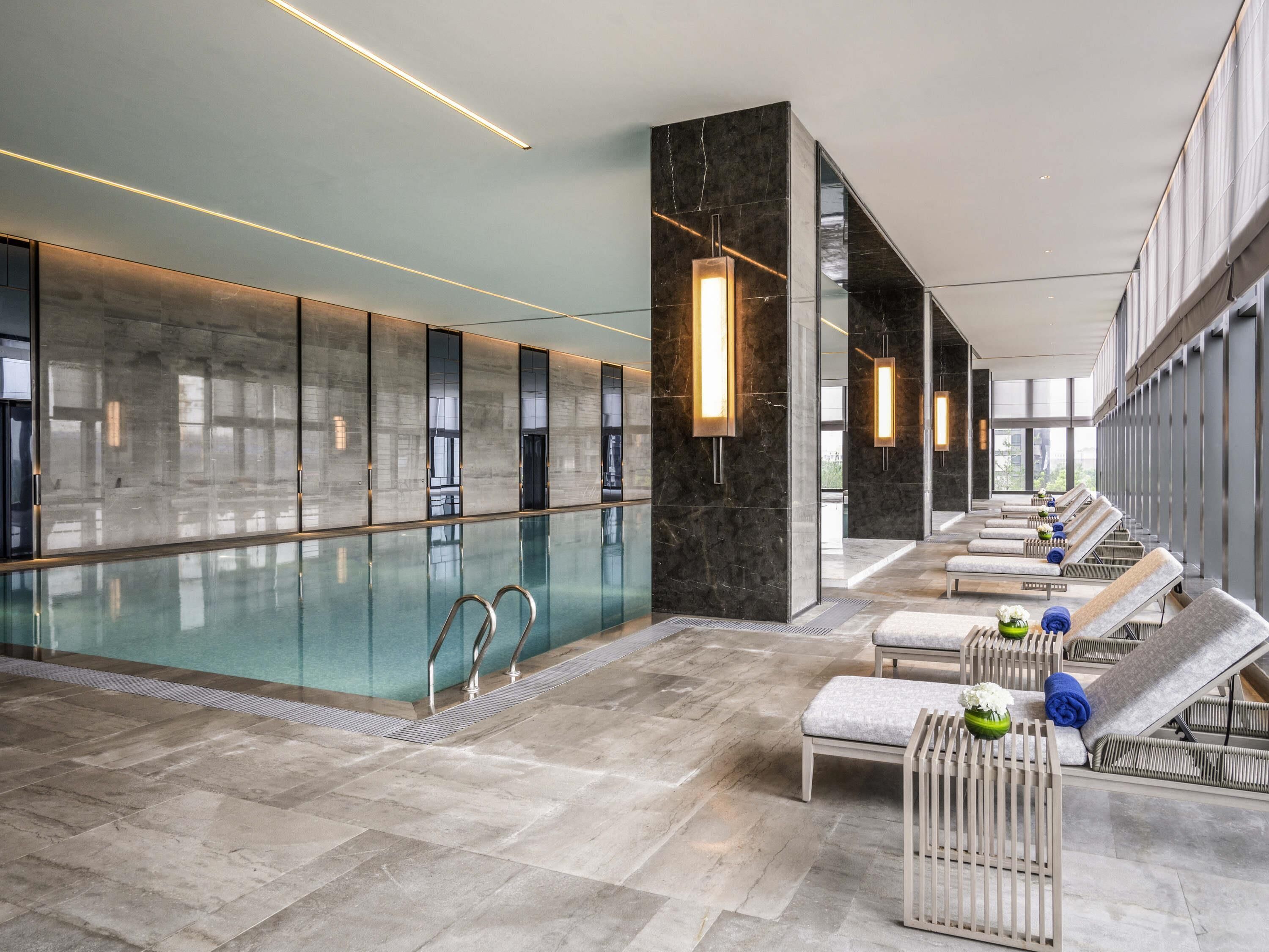 Indoor pool, sun loungers