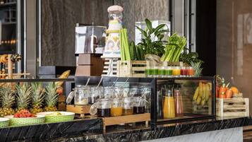 Daily buffet breakfast (CNY 128 per person)