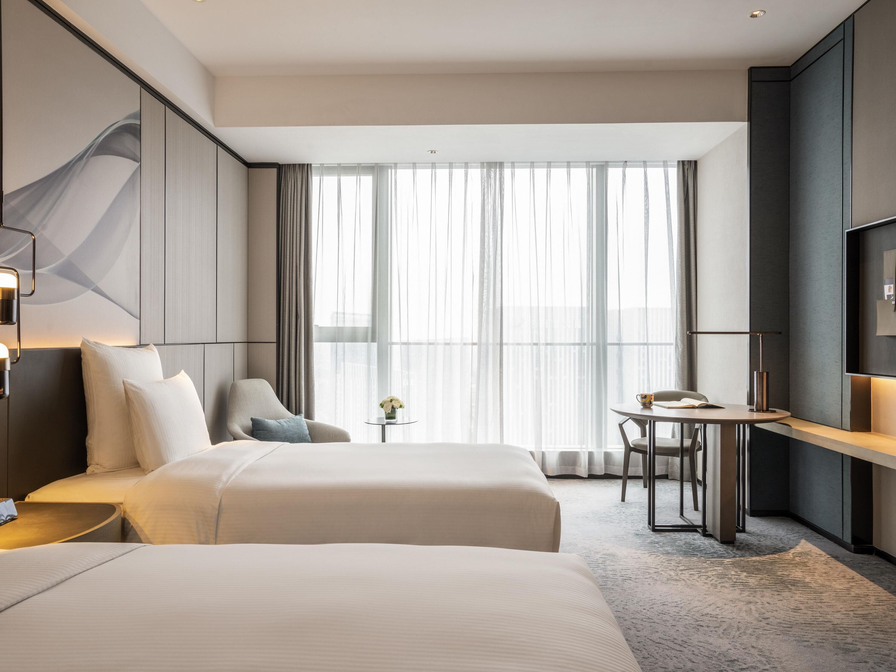 ห้องดีลักซ์, เตียงเดี่ยว 2 เตียง (High Floor) | ผ้านวมขนเป็ด, ตู้นิรภัยในห้องพัก, โต๊ะทำงาน, พื้นที่ทำงานแบบใช้แล็ปท็อป