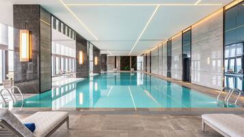 Indoor pool, sun loungers