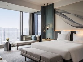 Down comforters, in-room safe, desk, laptop workspace