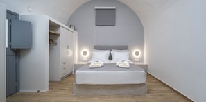 1 bedroom, desk, free WiFi, bed sheets