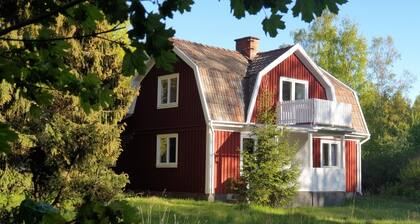 Pure Sweden - Holiday home in a secluded location on Lake Vänern on a large natural plot