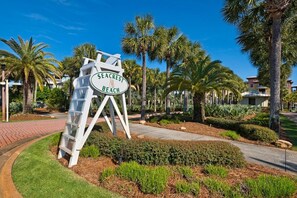 Property grounds - Family friendly beach home in Seacrest Beach/2 Living Areas/Resort style Lagoon Pool/Sleeps 14/WiFi! (Rosemary Beach)