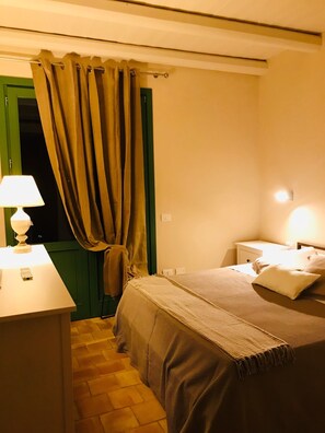 3 makuuhuonetta, silitysrauta/-lauta, Wi-Fi, vuodevaatteet