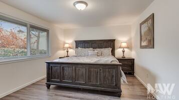 4 slaapkamers, een strijkplank/strijkijzer, gratis wifi, beddengoed