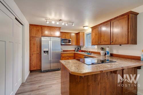 Prime Location! 5 Blocks to Sherman Ave, 2 Blocks to McEuen Park