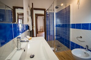 Bathroom shower - Poggio Pozzetti (Lascari)