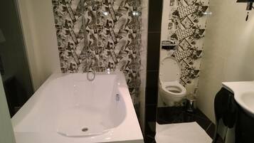 Rainfall showerhead, free toiletries, hair dryer, bathrobes