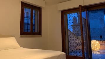 Luxury Suite | Minibar, in-room safe, desk, laptop workspace