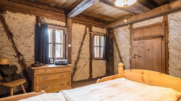 6 quartos, ferros/tábuas de passar roupa, Wi-Fi de cortesia