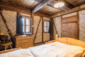 6 makuuhuonetta, silitysrauta/-lauta, ilmainen Wi-Fi, vuodevaatteet