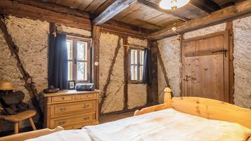 6 Schlafzimmer, BĂŒgeleisen/BĂŒgelbrett, kostenloses WLAN, BettwĂ€sche