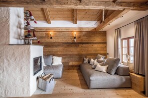 Télévision, cheminée