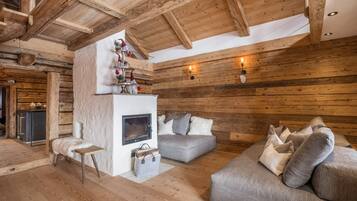 Télévision, cheminée