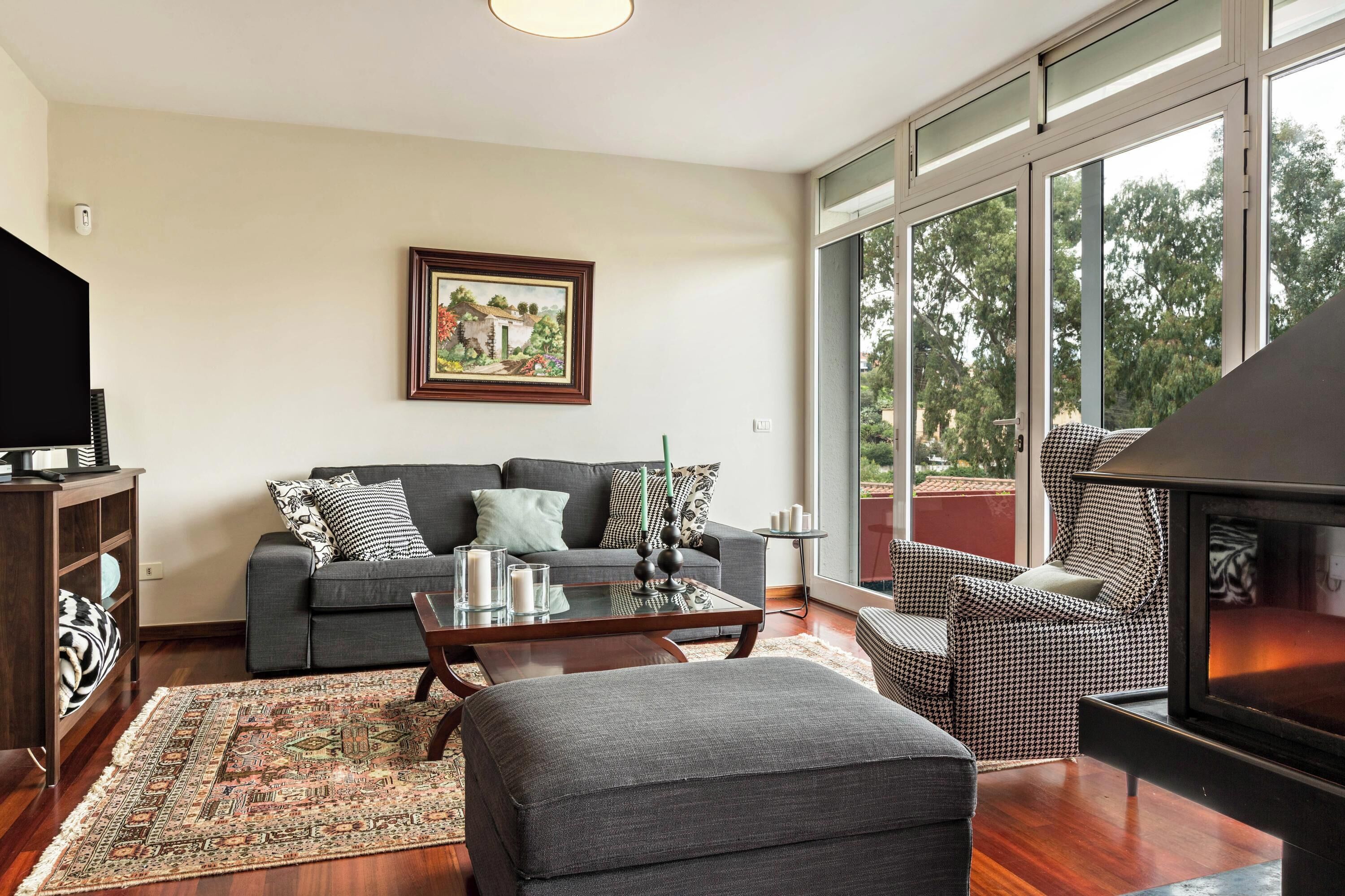 Télévision, cheminée