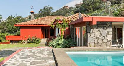 Villa "El JardĂn de Santa BĂgida" avec vue sur la montagne, piscine, Wi-Fi, sauna et jardin