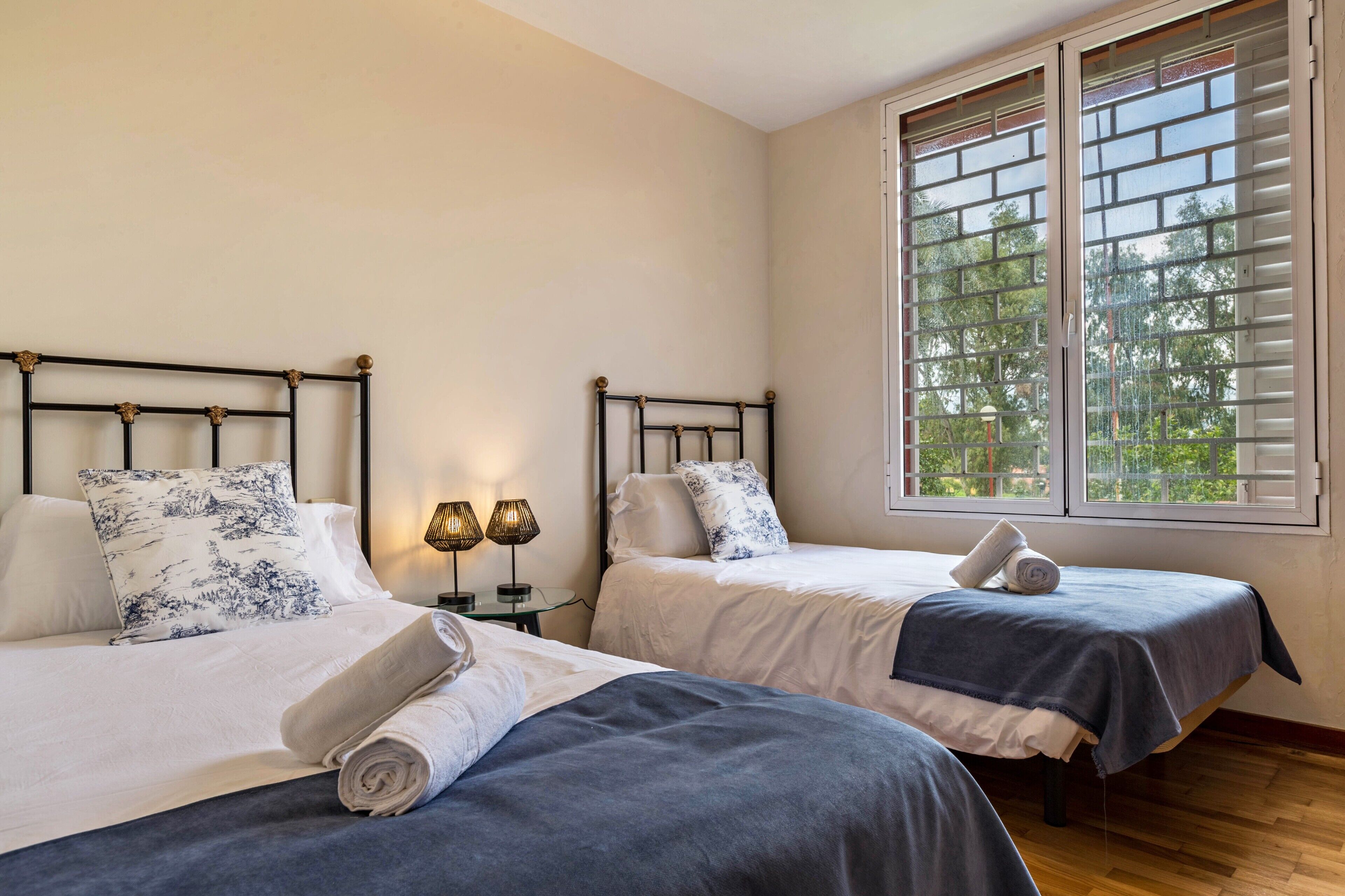 4 bedrooms, iron/ironing board, free WiFi, bed sheets