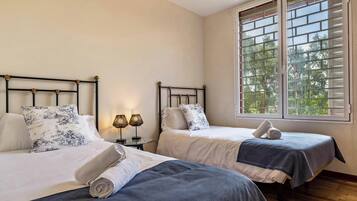 4 chambres, fer et planche à repasser, Wi-Fi gratuit, draps fournis