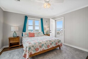 5 bedrooms, Internet - Pirates in Paradise / 320 E Beach Drive (Oak Island)