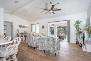 Smart TV, fireplace, books, offices