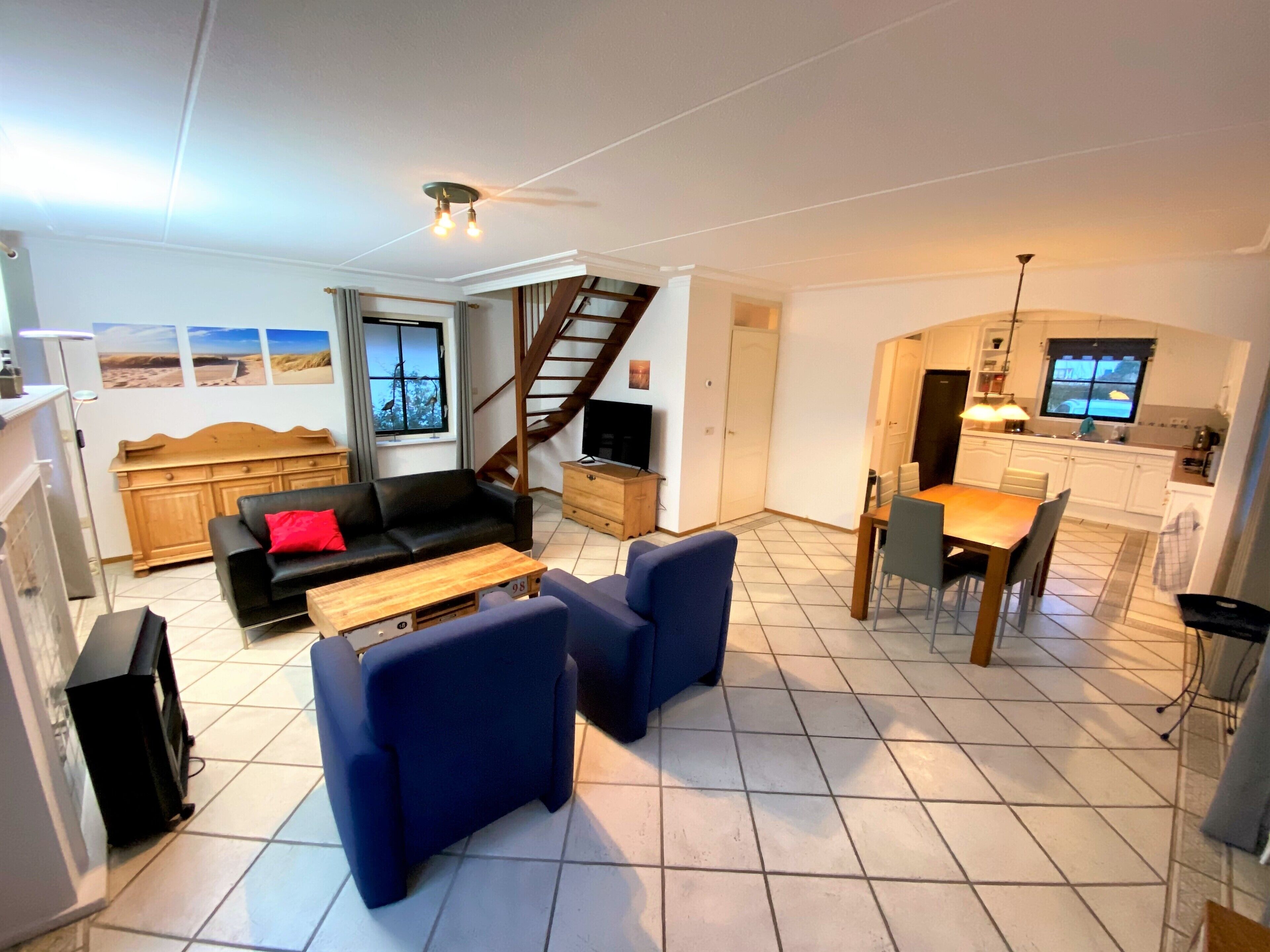 Wohn- & Esszimmer 3/3 (Esstisch, Stühle und Sessel erneuert, siehe Bild 1 & 2)