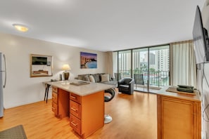 Condo, 1 Bedroom | 1 bedroom, laptop workspace, iron/ironing board, free WiFi - Deluxe Condo with Recreation Deck View, Free parking & WiFi (Honolulu)