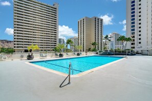 Apartamento, 1 habitación | Piscina | Una piscina al aire libre, una piscina climatizada