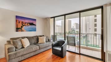 Condo, 1 Bedroom | Ruang tamu | TV skrin rata