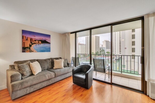Condo, 1 Bedroom | Living area